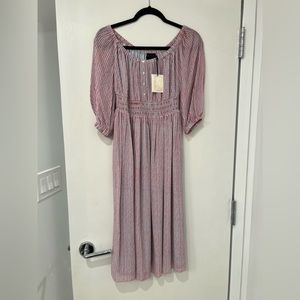 Has pockets!